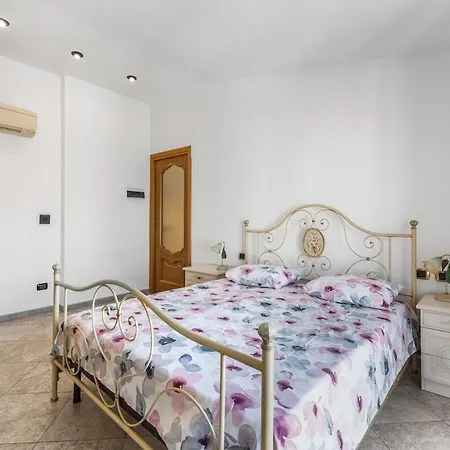 Large With Terrace Ac E Wifi شقة *
