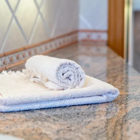 Large With Terrace Ac E Wifi شقة